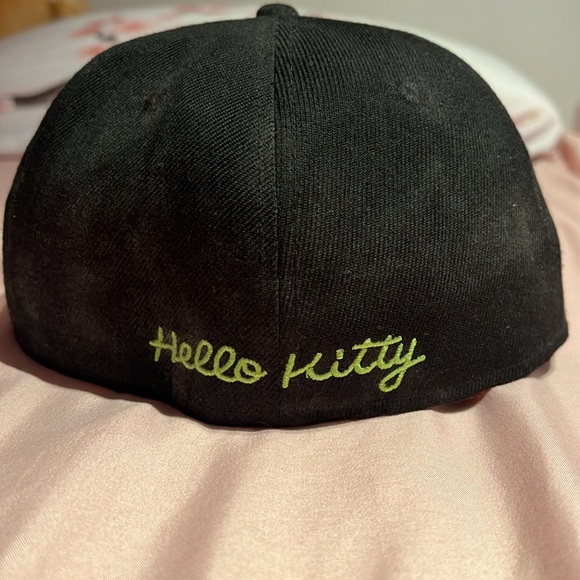 Hello Kitty x New Era 59fifty 7 1/8 Fitted Cap - Picture 4 of 5